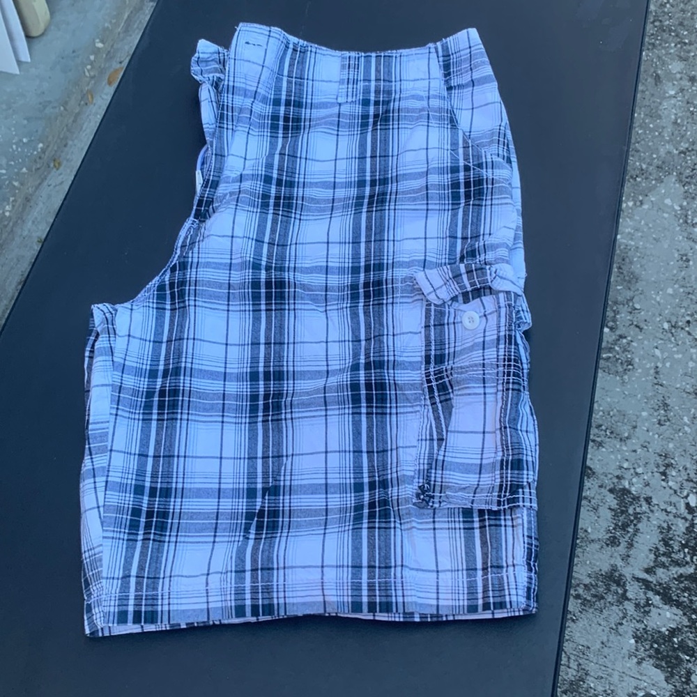 Beverly Hills Polo Club Black and White Plaid Men’s Flat Front Shorts